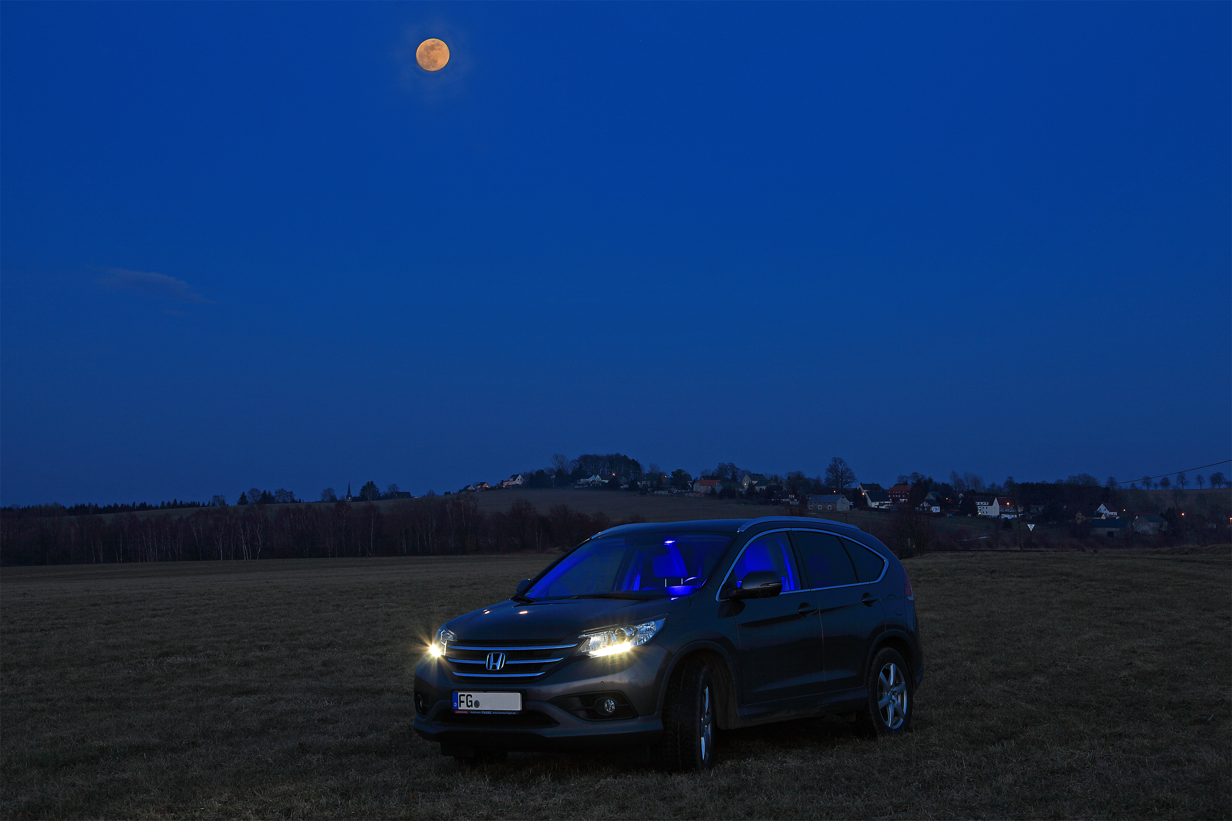 Blaue Stunde bei fast erreichtem Vollmond ...