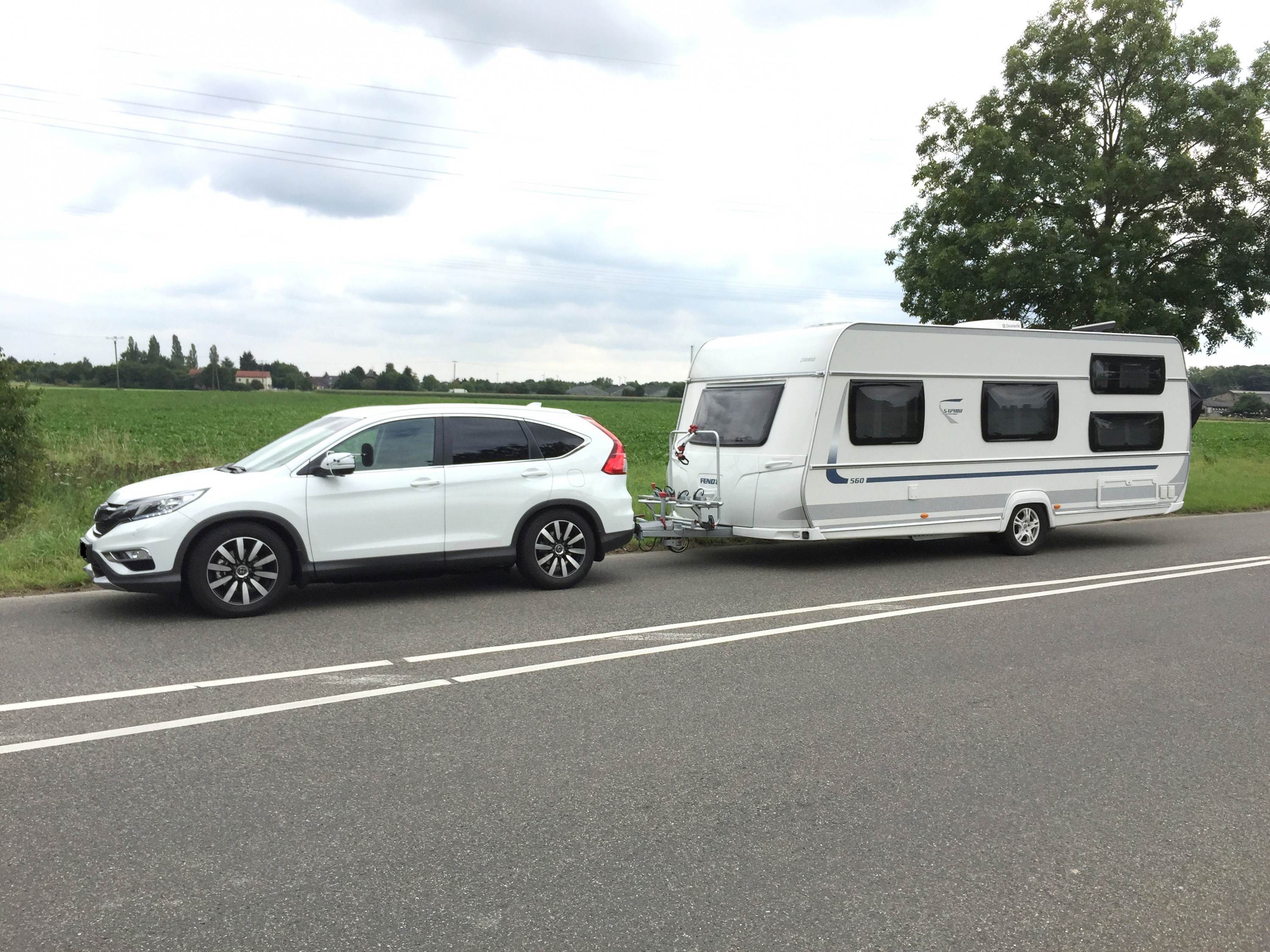 CR-V mit 2t-Fendt am Haken